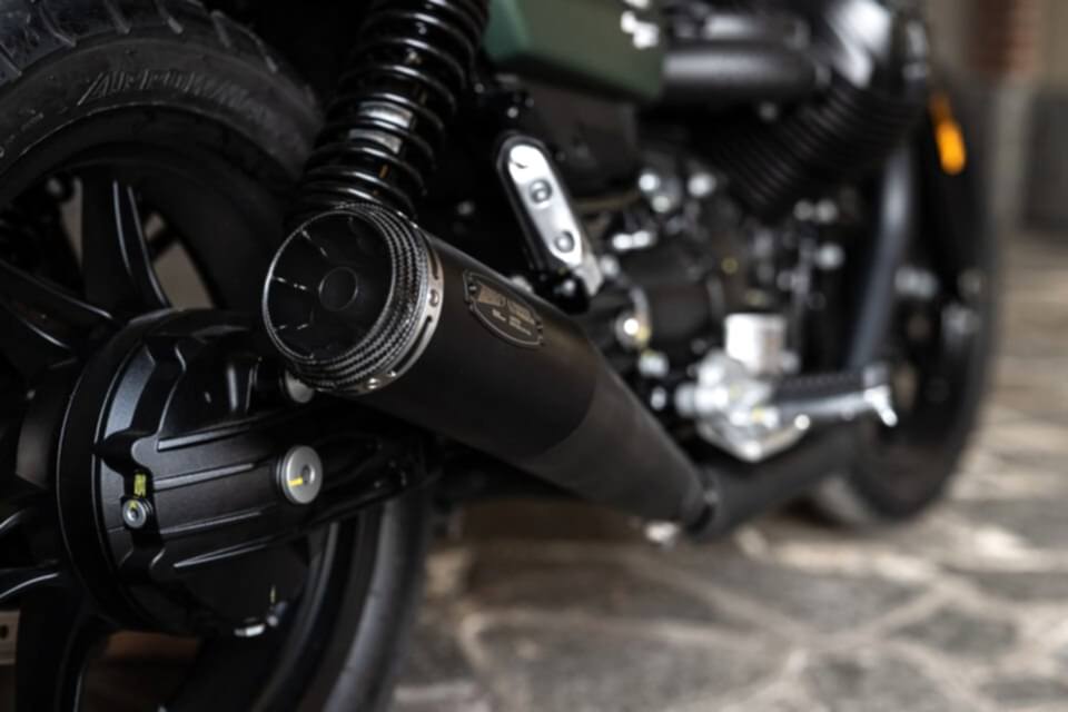 MOTO GUZZI V7 850 EGZOZ | ''LIMITED EDITION'' SLIP-ONS (21-23)